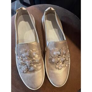 Flexx sneak blossom sneakers size 8 metallic blush